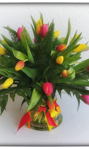 Ramo 30 tulipanes con verde